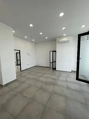 первая линия под бизнес: Сдаю Аренда офисов, В жилом комплексе, С видом на горы, 1 линия, С — 7