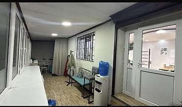 пл: Косметологическая студия 70 м², 3 комнаты, С ремонтом, Частично с оборудованием, Многоэтажное жилое здание, Отдельный вход — 2