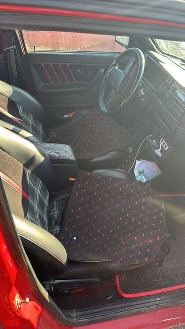 диски на опель зафира а: Продаётся легковой автомобиль (хэтчбек), красный цвет кузова. В салоне — 3