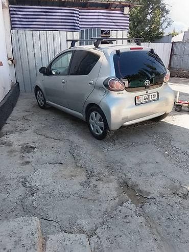 продая: Toyota Yaris: 2010 г., Хэтчбэк — 4