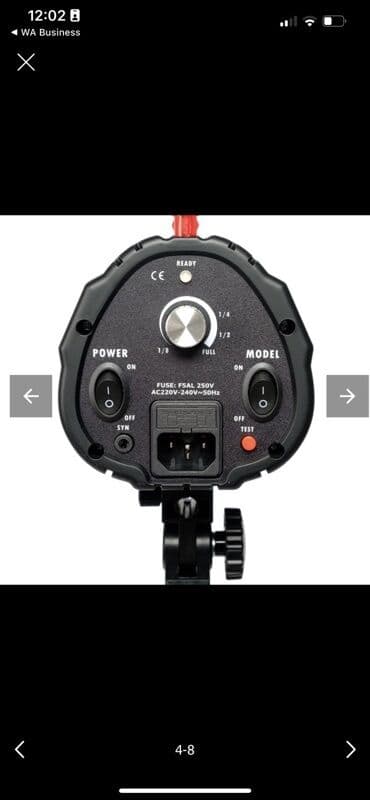фото коробка: Компактная фотовспышка Godox Mini Pioneer 200 в черном корпусе. Имеет — 3