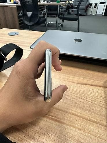 iphone se2020: IPhone 11 Pro, Б/у, 64 ГБ, Серебристый, Кабель, 89 % — 6