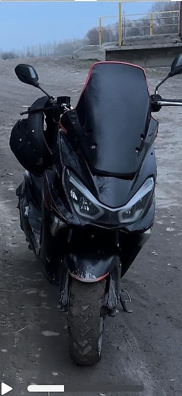 Макси-скутер 200 куб. см, Бензин, Б/у