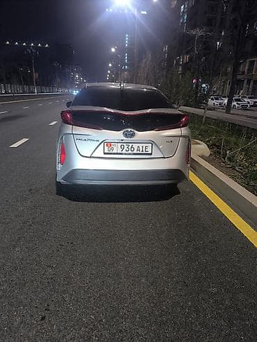 rav4 2021: Toyota Prius: 2020 г., 1.8 л, Автомат, Гибрид, Хэтчбэк — 4