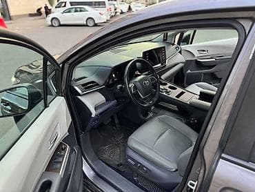mini v: Toyota Sienna: 2021 г., 2.5 л, Автомат, Гибрид, Внедорожник — 7