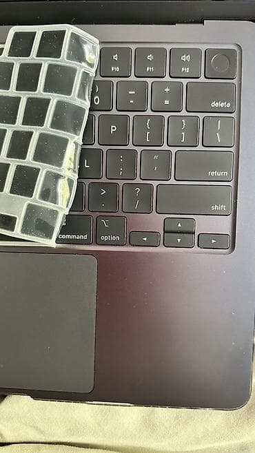 apple laptop: Apple MacBook Air with Apple M2 chip(256gb ssd) 13.6- inch, темно — 6