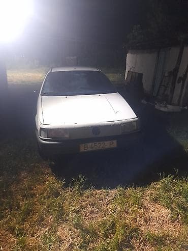 Volkswagen Passat: 1990 г., Бензин, Седан — 1