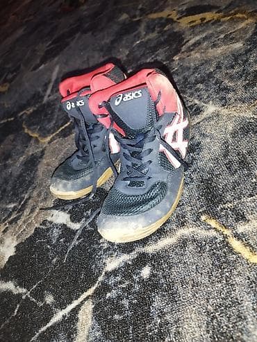 с кызылтуу: Эркектердин кроссовкасы, 36, Asics, Жаңы, түсү - Кара, Акысыз жеткирүү — 1