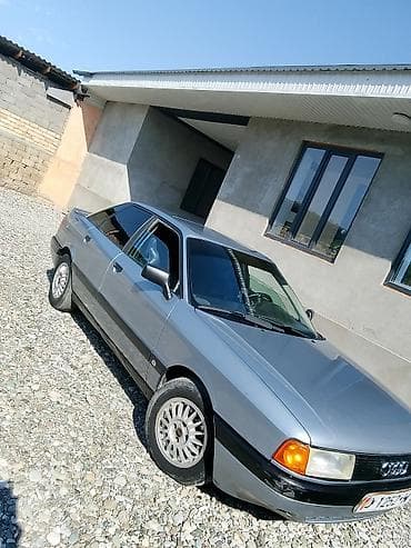 Audi 80: 1987 г., 1.8 л, Механика, Бензин, Седан — 1
