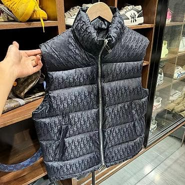 Үй костюмдары: Стёганый мужской жилет Dior без рукавов. размер L - Цвет — 1