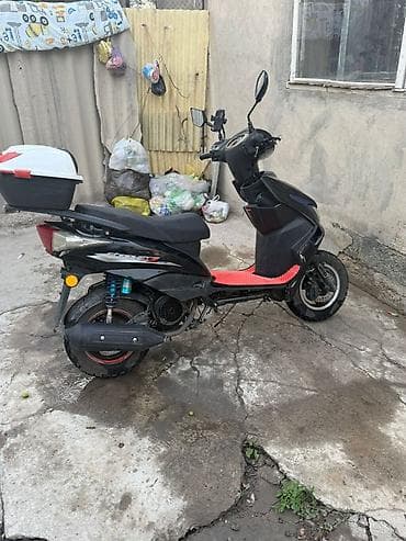 срочно продаю скутер: М8, казакский тех паспорт есть, спортивный аморты,150куб,Лия матор — 1