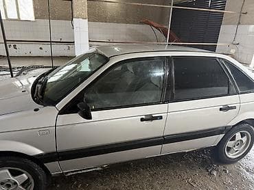 Volkswagen Passat: 1989 г., 1.8 л, Механика, Бензин, Седан