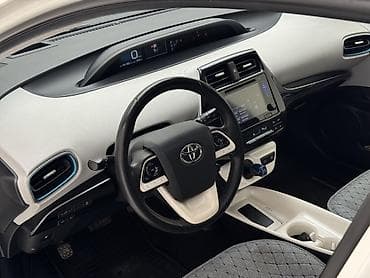 h 100: Toyota Prius: 2016 г., 1.8 л, Автомат, Гибрид, Хэтчбэк — 3