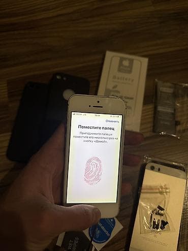 iphone sr: IPhone SE, Б/у, 128 ГБ, Space Gray, Защитное стекло, Кабель, Чехол, 100 % — 1