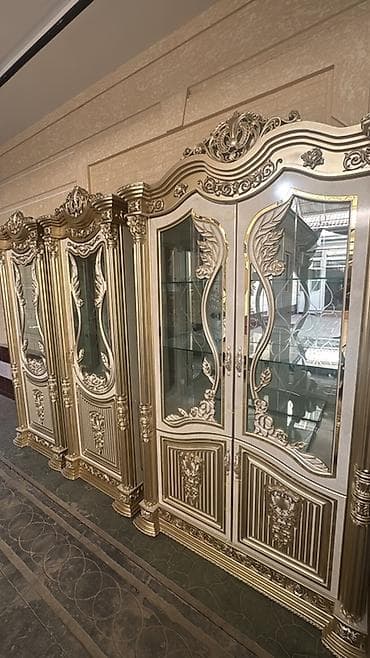 стеклянная подставка: Роскошный набор витринных шкафов в классическом стиле - Комплектация — 2