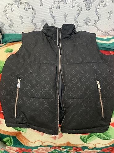 женскую кожаную куртку: Жилет Louis Vuitton, черный, с монограммным принтом Monogram по всей — 3