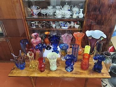 Коллекция художественных стеклянных ваз - Разнообразие форм: от