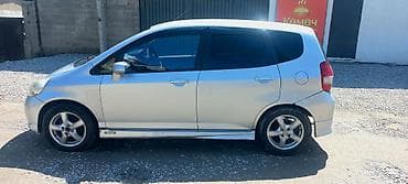 фит рестайлинг: Honda Fit: 2002 г., 1.3 л, Вариатор, Бензин, Хэтчбэк — 3