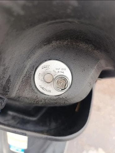 Кумурска мотороллер: Кичи мопед Suzuki, 50 куб. см, Бензин, Колдонулган — 9