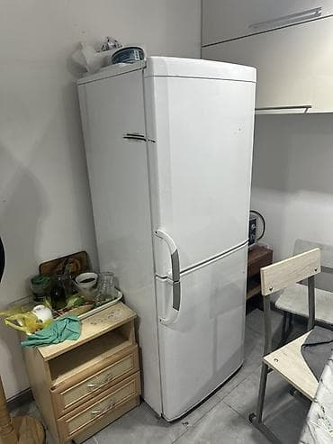 Холодильник двухкамерный, белый, с нижней морозильной камерой