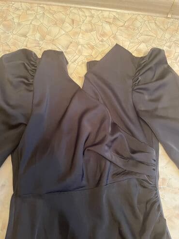 платье в клетку с белым воротником: Платье на мероприятия ! Черное, размер S. Один раз надевала — 3