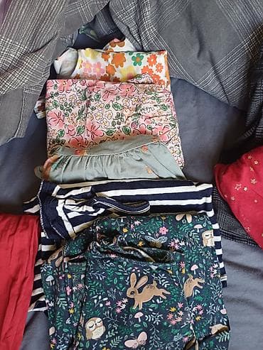 бесплатна: Отдаю вещи в хорошем состоянии для девочки 6-7 лет, платья, брюки — 5