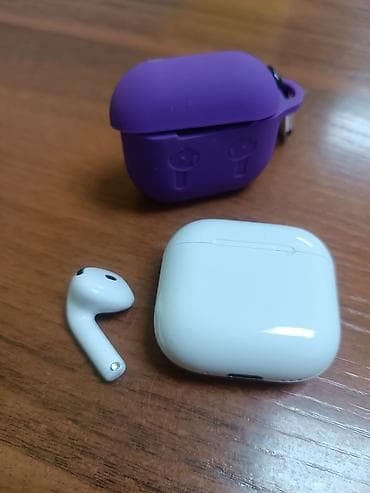 Продаю airpods 4 Hoco оригинал один наушник потерялся . есть коробка