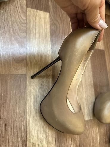 Личные вещи: Туфли-лодочки на высоком каблуке. - Пара 1: Sasha Fabiani, бежевые — 1