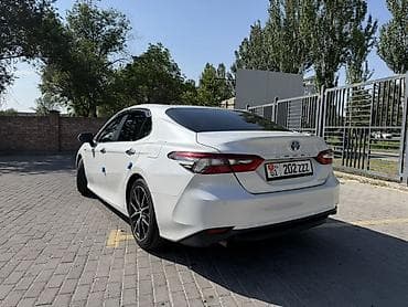 Toyota Camry: 2022 г., 2.5 л, Автомат, Гибрид, Седан — 3