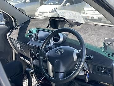 wolksvagen sharan: Toyota Ist: 2003 г., 1.3 л, Автомат, Бензин, Хэтчбэк — 5