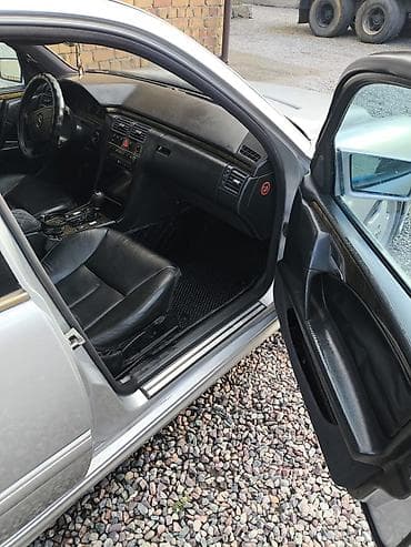 Продажа авто: Mercedes-Benz E-Class: 1998 г., 3.2 л, Автомат, Бензин, Седан — 6