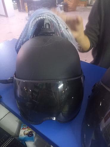 шлем маска: Мото-шлем с затемнённым визором и декоративным верхним креплением - — 1