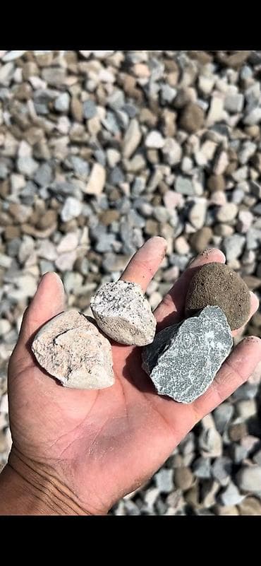 Щебень фракции 5–20 мм и 20–40 мм Описание: - Прочный каменный щебень