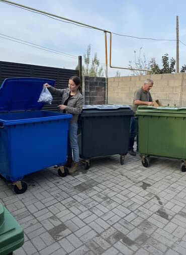 бак на: Мусорные баки, пластиковые евроконтейнеры Для чистого и безопасного — 1