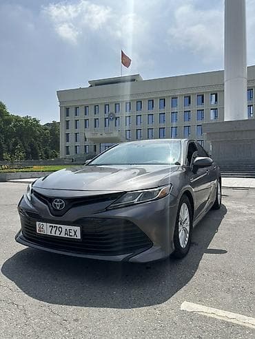приус 2013: Toyota Camry: 2018 г., 2.5 л, Вариатор, Гибрид, Седан — 2