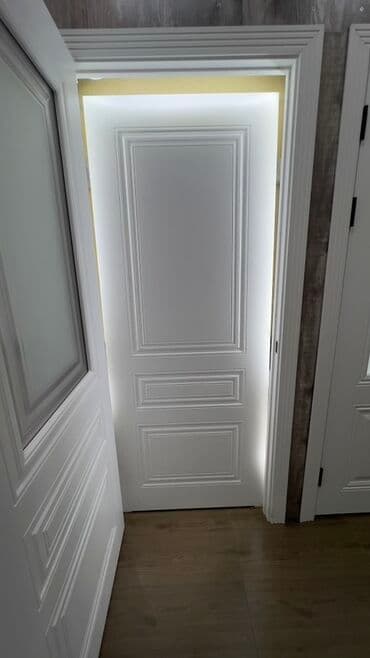 сейф двери: Межкомнатная дверь белого цвета с прямоугольной вставкой из матового — 3