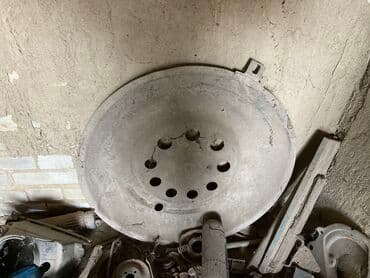 срочно продаю в связи с переездом: Место для запаски транспортёр т 2 — 1