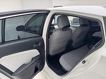 h 100: Toyota Prius: 2016 г., 1.8 л, Автомат, Гибрид, Хэтчбэк — 4