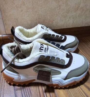 женская модельная обувь больших размеров: Продаю женские утеплённые кроссовки на 37 ножку. Б/у в отличном — 3