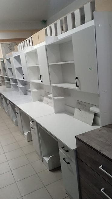 Компьютерный стол, С полками — 10