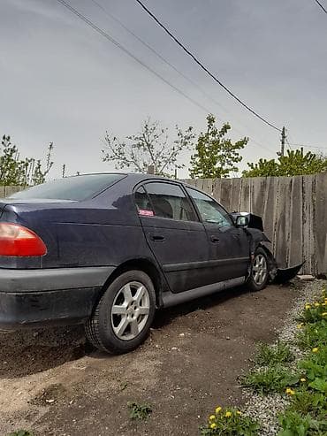 chevrolet aveo: Toyota Avensis: 2001 г., 1.8 л, Механика, Бензин, Седан — 2