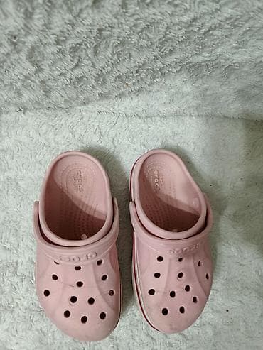 шлепка крокс: Детские сабо Crocs (оригинал), модель с ремешком на пятке. - Цвет — 3