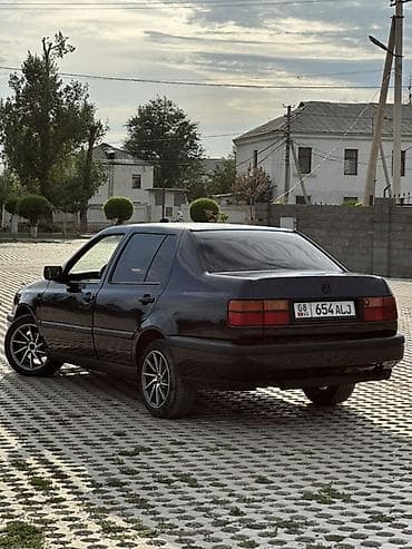 Унаа: Volkswagen Vento: 1992 г., 1.8 л, Кол менен иштөөчү, Бензин, Седан — 6