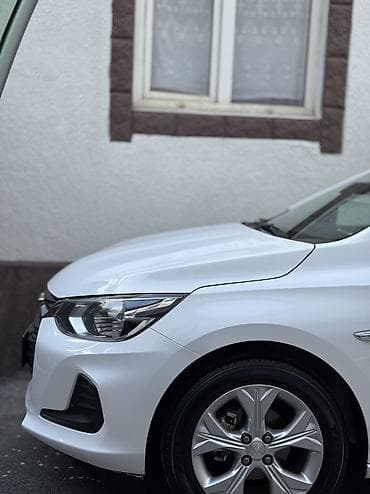 Chevrolet Onix: 2020 г., 1 л, Автомат, Бензин, Седан — 2