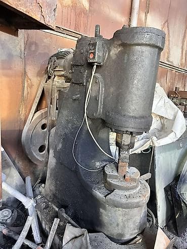 Кузнечный пневмомолот (механический молот) для горячей штамповки и