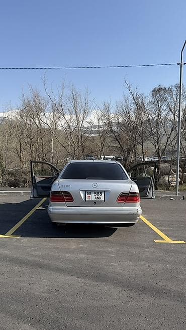 Транспорт: Mercedes-Benz E-Class: 2001 г., 3.2 л, Автомат, Бензин, Седан — 1