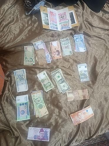 коллекционные купюры: Коллекция иностранных банкнот Описание: - Разнообразный набор — 2