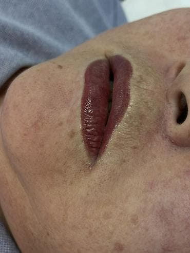 медицинские халат: Перманентный макияж: губы и брови вызов на дому - Губы: плотная — 1