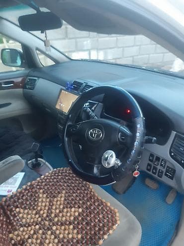 авто в такси: Toyota Ipsum: 2003 г., 2.4 л, Автомат, Бензин, Минивэн — 2