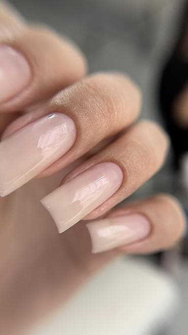 Маникюр с покрытием в нашей уютной студии всего за 1600 сомов🔥 На